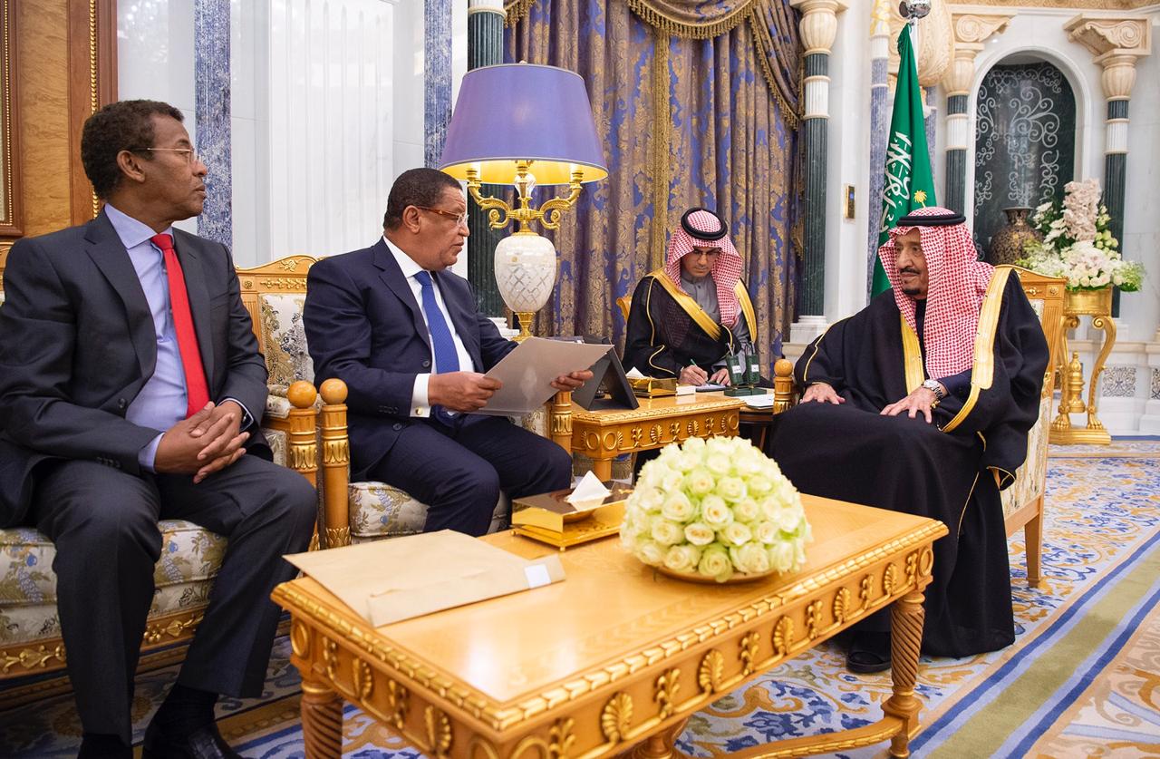 الملك سلمان يتسلم رسالتين من رئيسة أثيوبيا وآبي أحمد