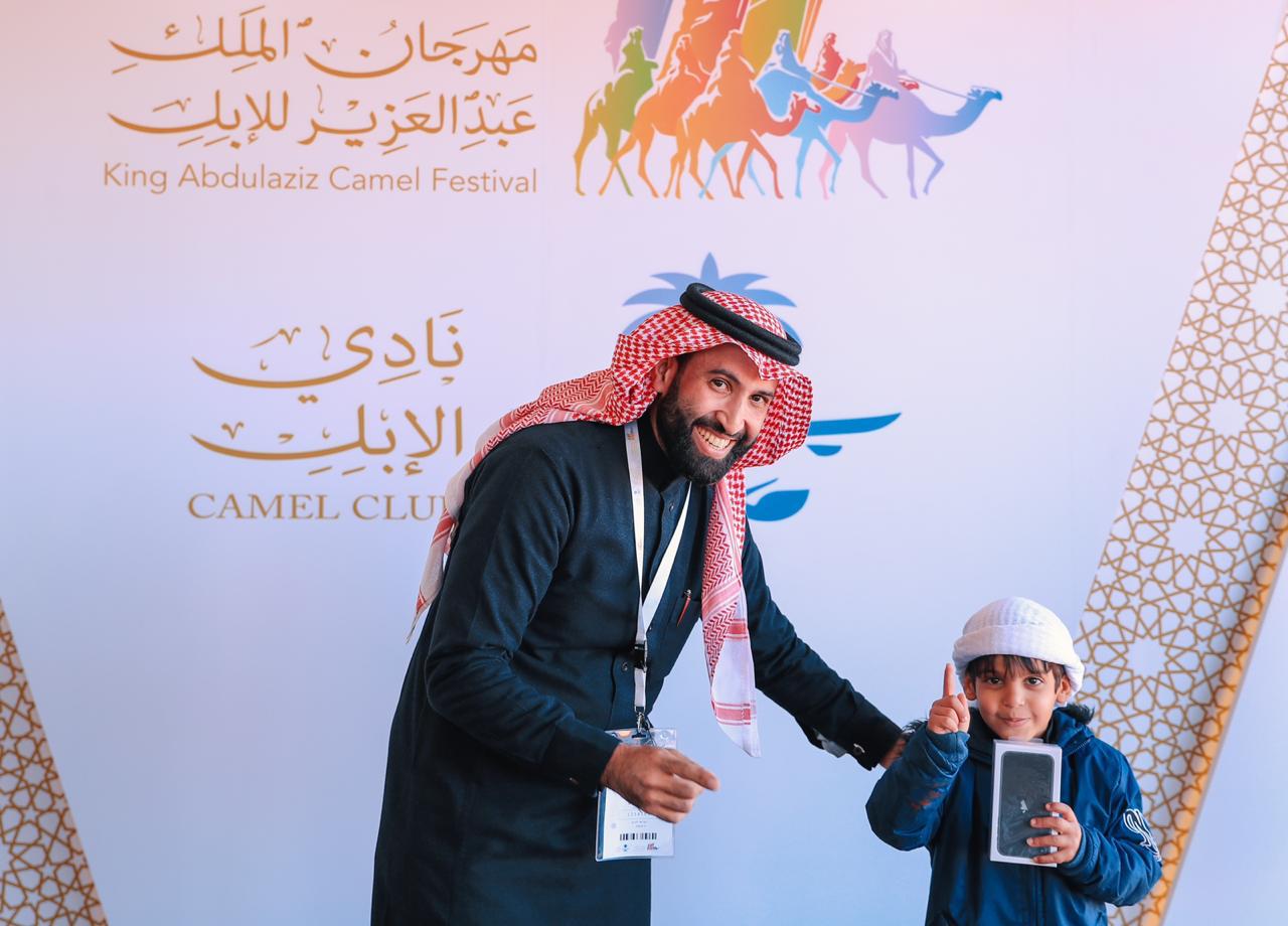 الطفل محمد نجم المدرج في سابع أيام مهرجان المؤسس للإبل