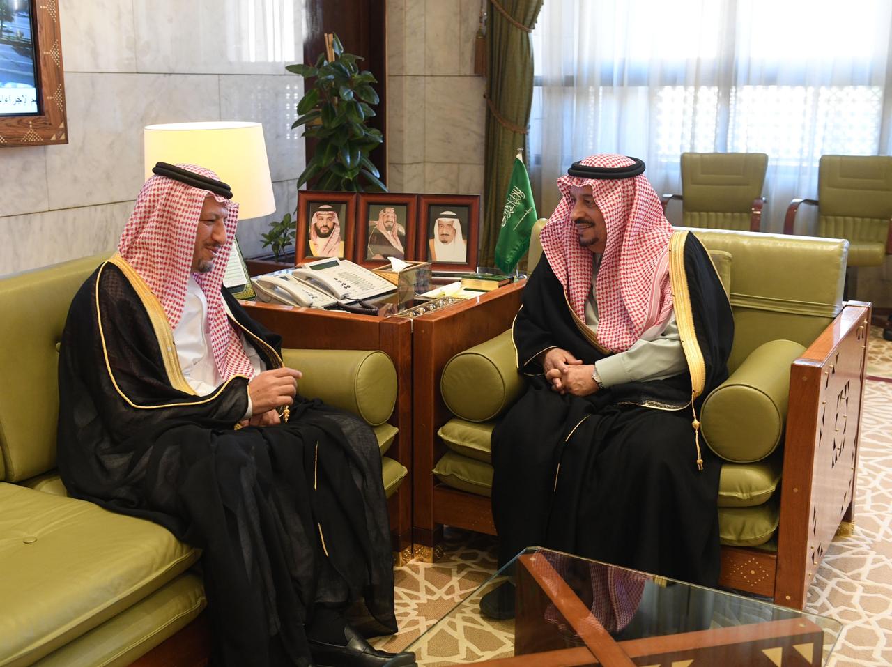 أمير الرياض يوصي الكهموس بتوحيد جهود مكافحة الفساد