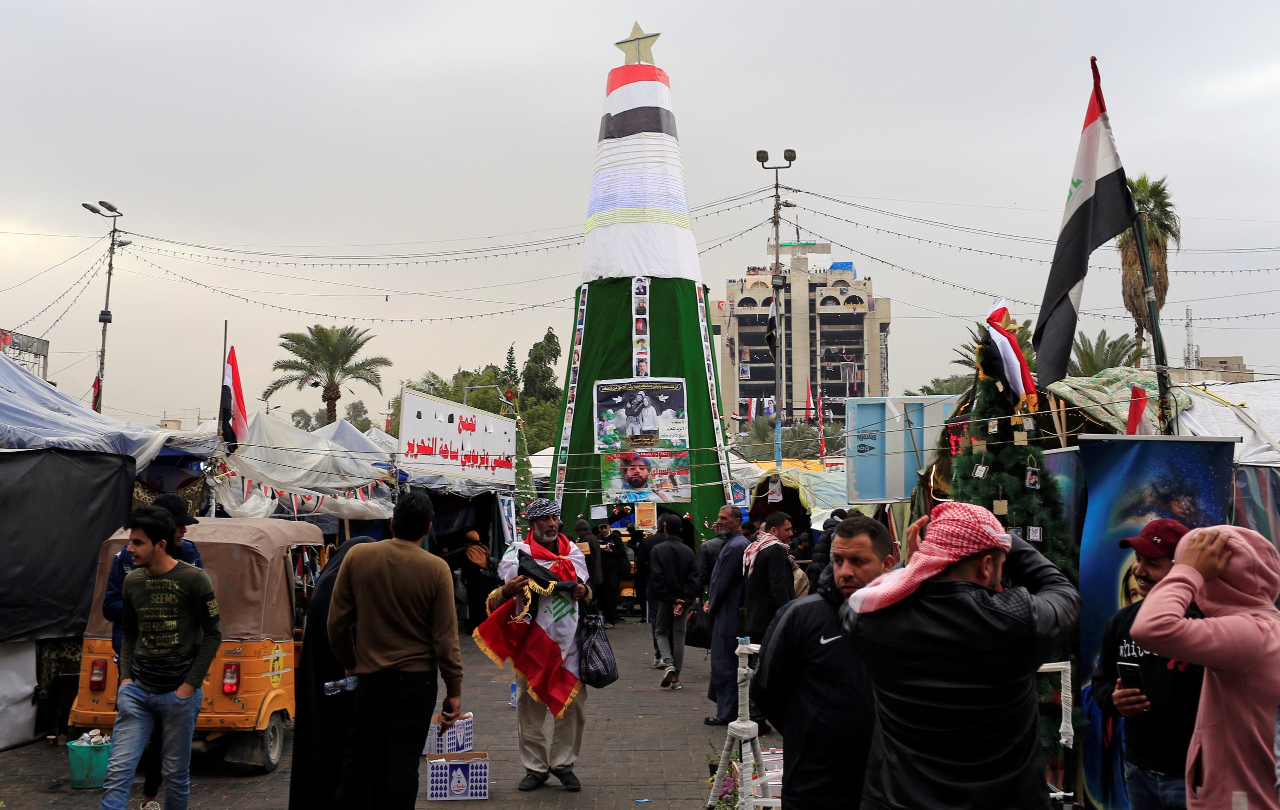 صور.. قطع طرق وإغلاق دوائر حكومية في العراق