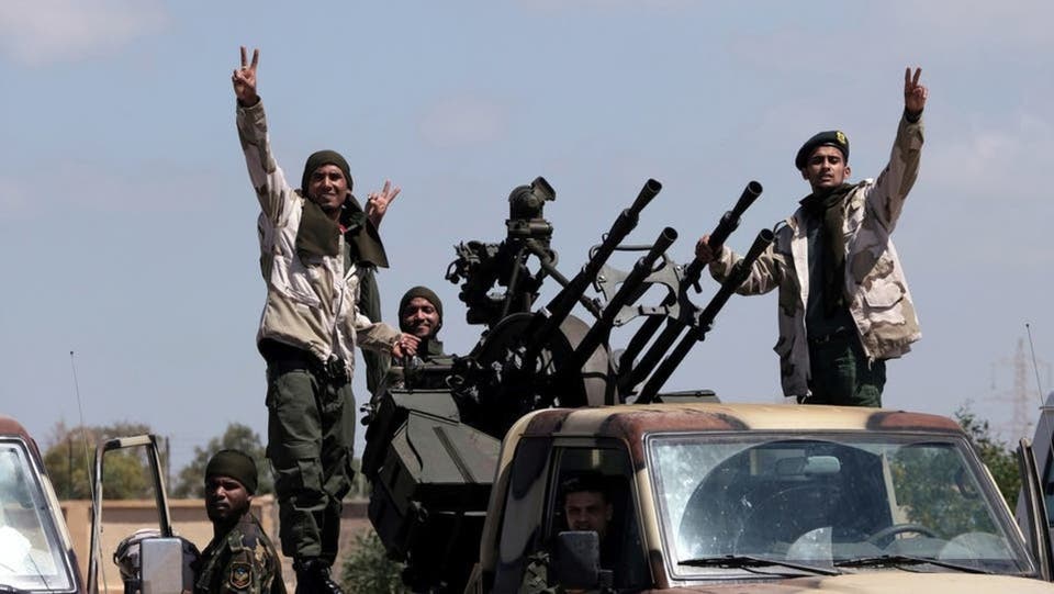 الجيش الليبي يتقدم بطريق مطار طرابلس