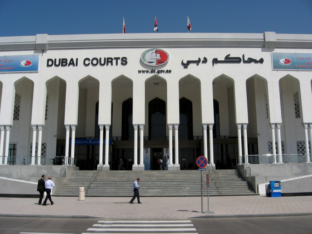 محكمة دبي تقاضي خليجياً هدّد فتاة رفضت الزواج منه