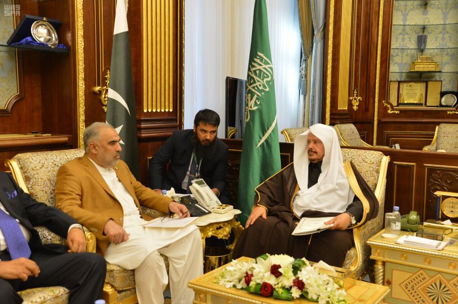آل الشيخ يبحث التعاون المشترك مع رئيس برلمان باكستان