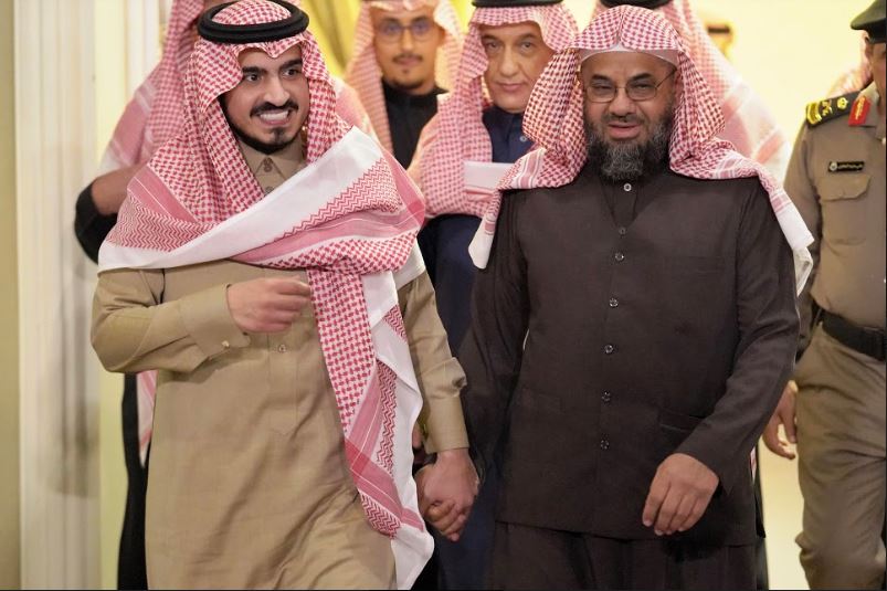 أمير مكة بالنيابة يزور الشيخ الشريم في منزله بالطائف