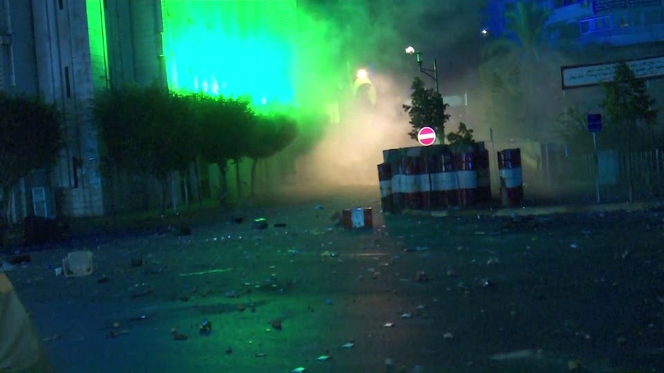 اشتباكات بين الجيش ومحتجين في بيروت