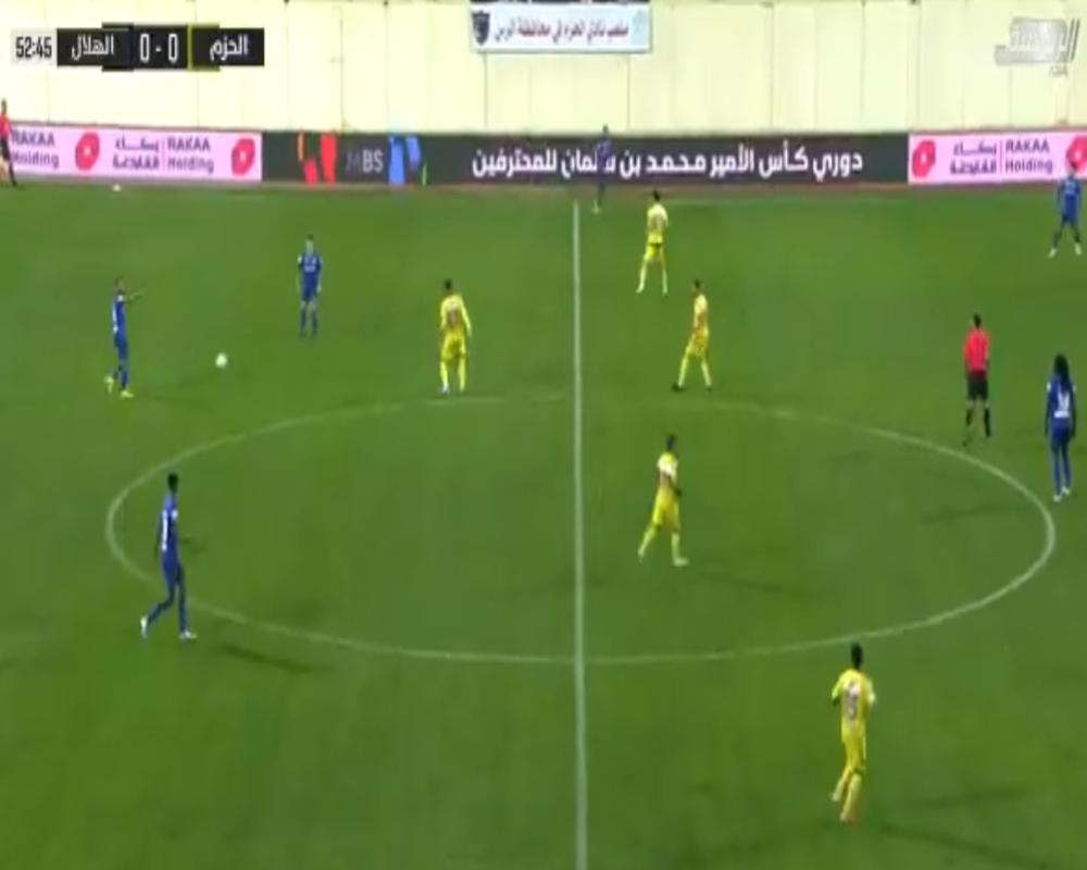 فيديو .. الحزم يُباغت الهلال بهدف حمزي