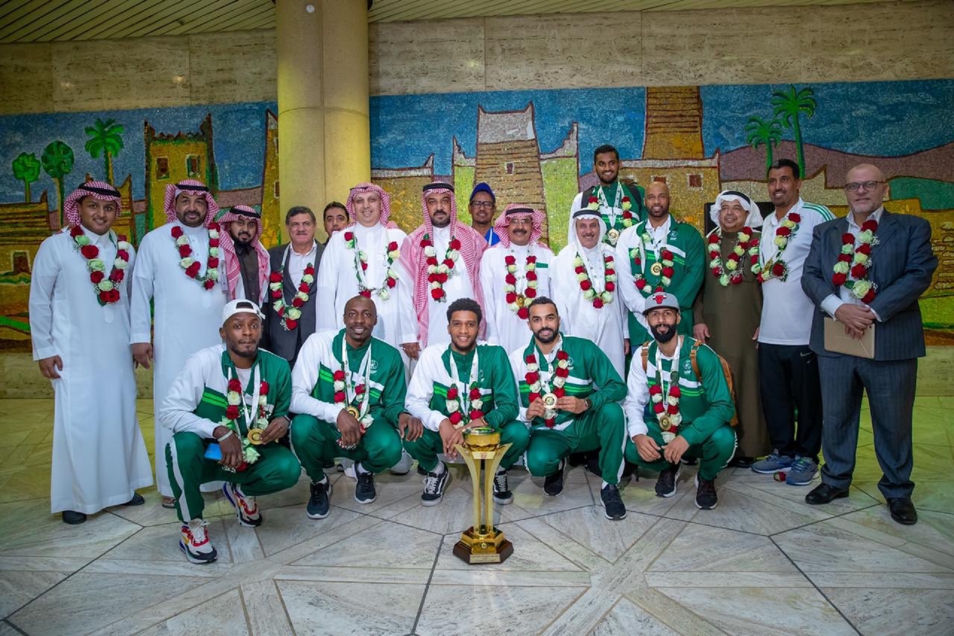 أخضر السلة يصل الرياض بكأس البطولة الخليجية