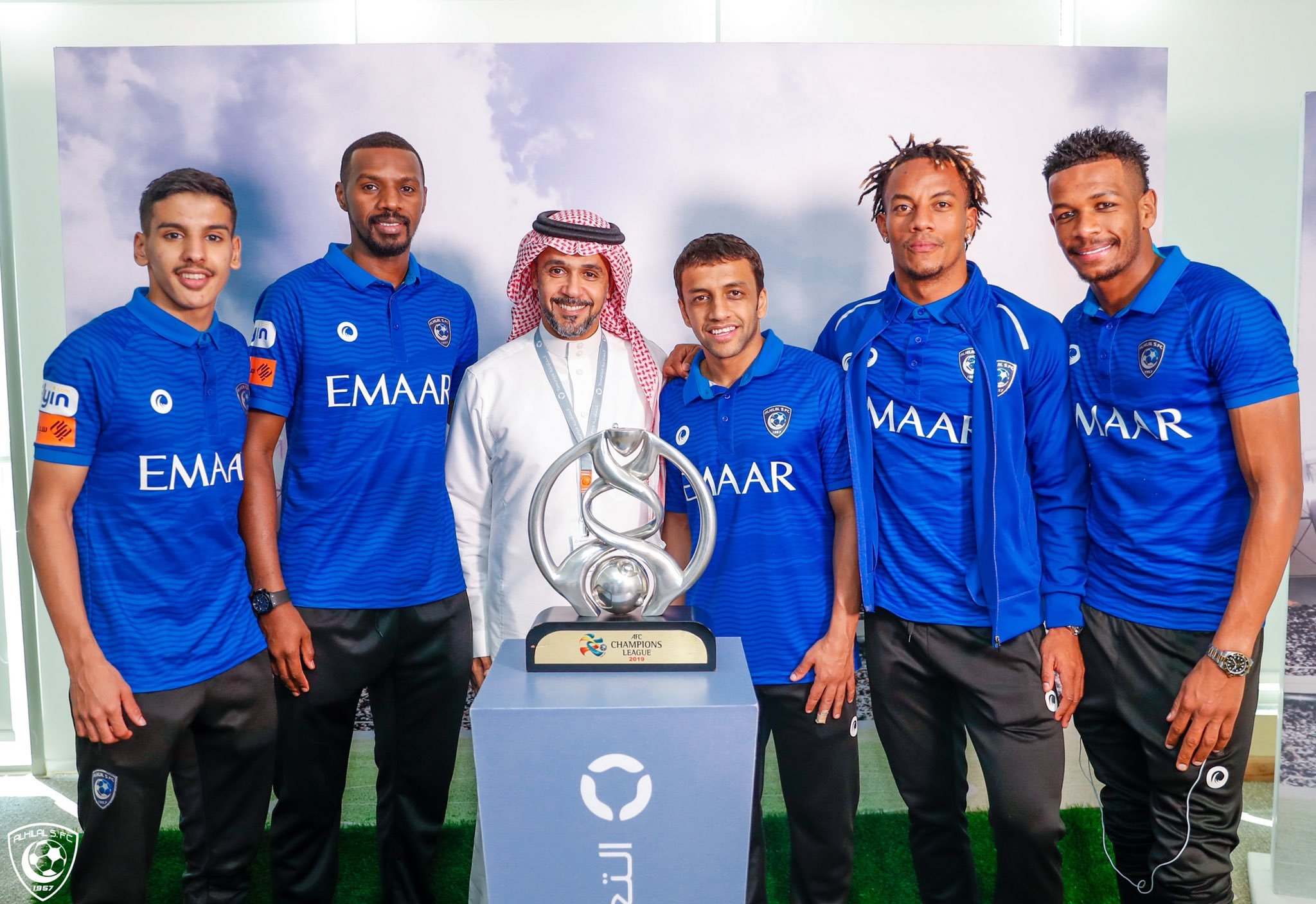 #الهلال يتسلم مكافأة التتويج الآسيوي من التعاونية