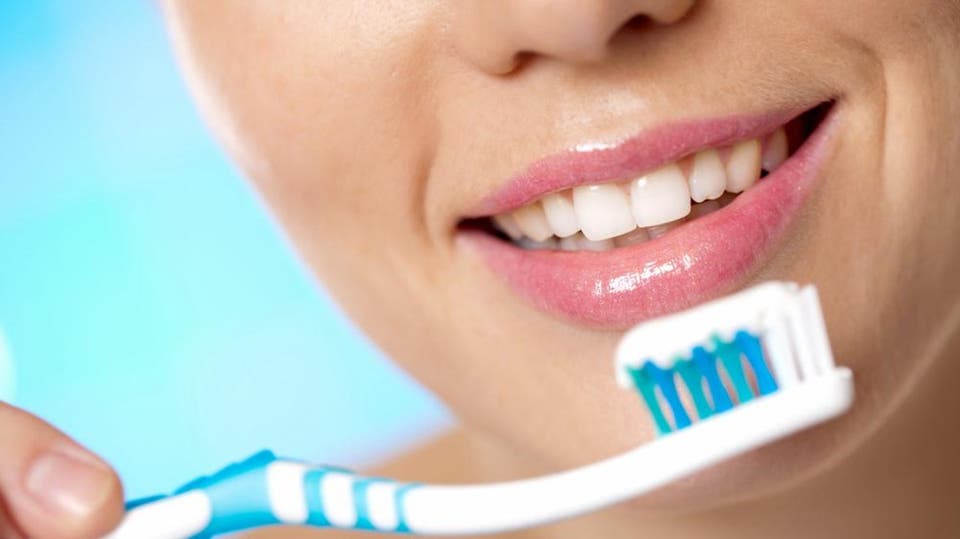 تنظيف الأسنان أكثر من مرتين يوميًّا يقلل أمراض القلب