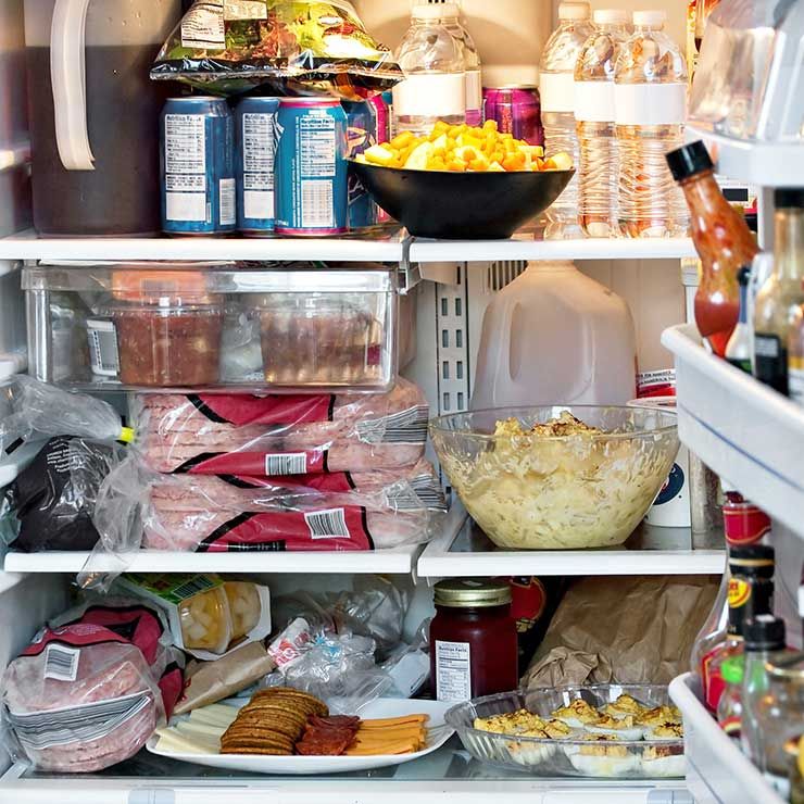 6 أخطاء تجنبها عند وضع الطعام بالثلاجة