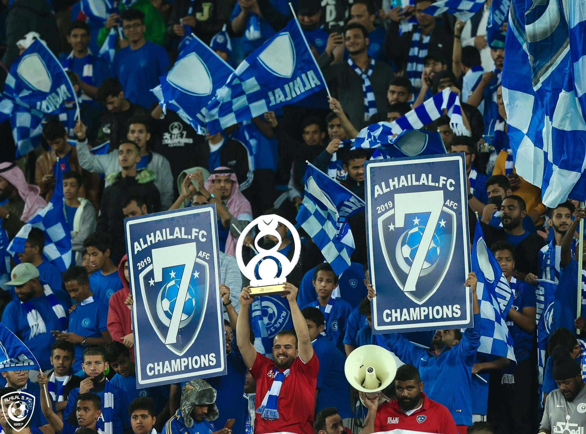 جماهير الهلال تشعل تويتر بوسم السباعية