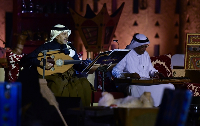 صور.. محمد عبده يشدو بـ 14 أغنية في سمرات موسم الرياض