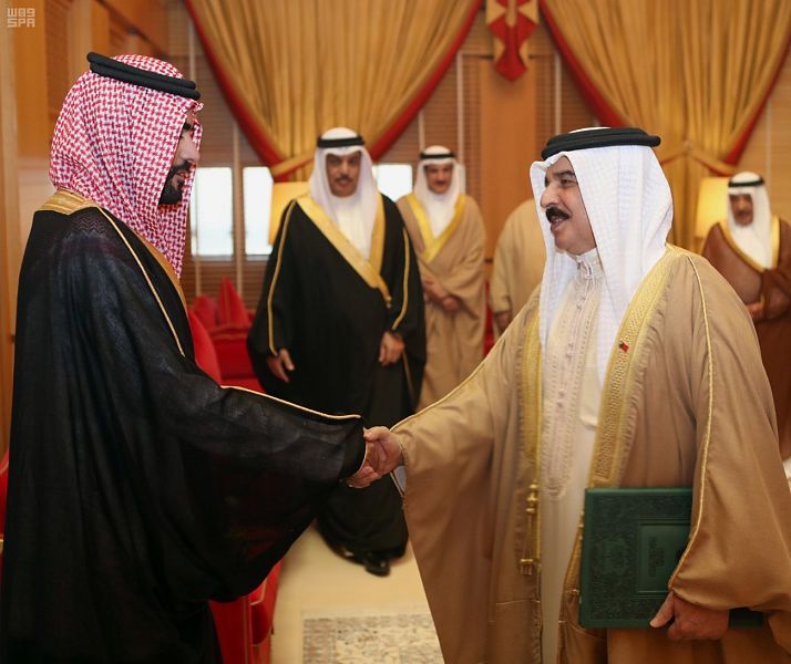 ملك البحرين يتسلم أوراق اعتماد السفير سلطان بن أحمد