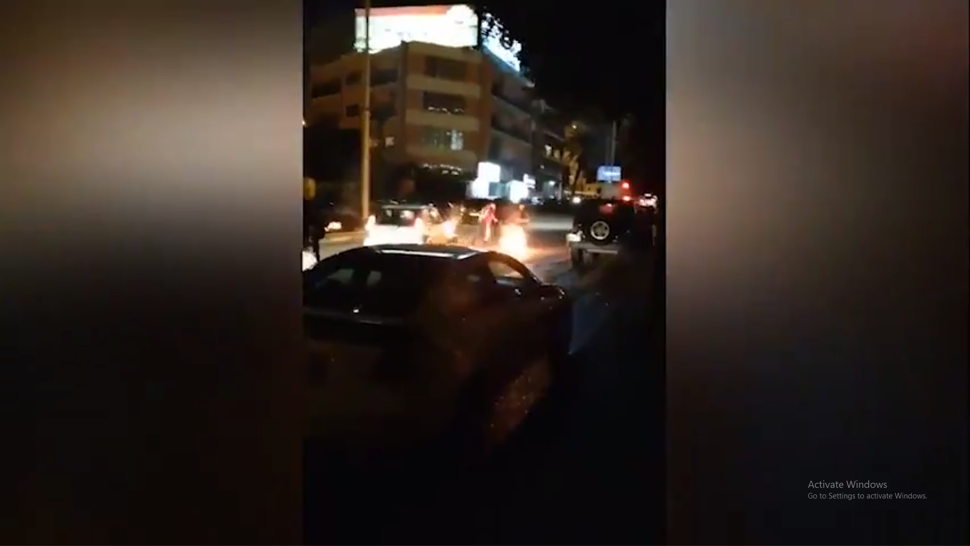 فيديو.. مناوشات بين الشرطة والمتظاهرين وسط بيروت