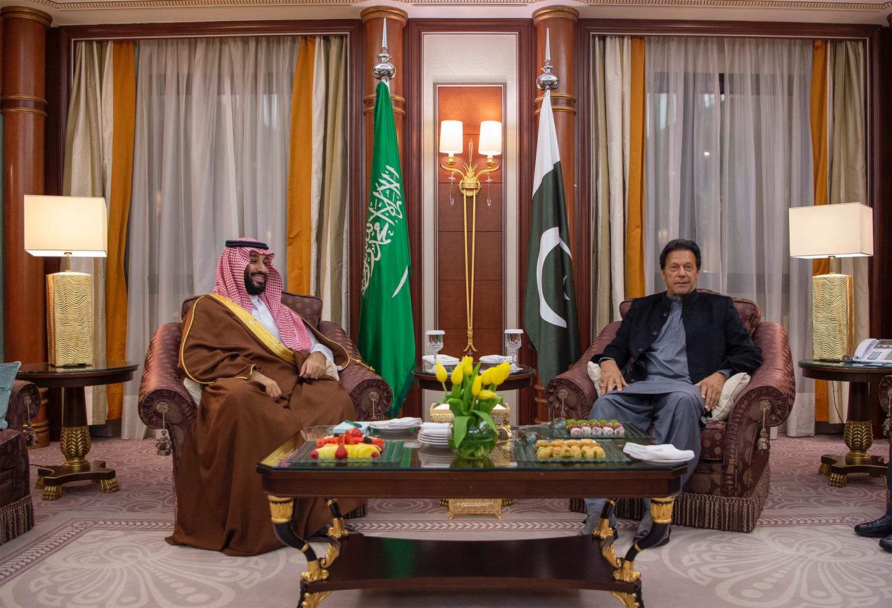 ولي العهد يبحث التعاون المشترك مع رئيس وزراء #باكستان