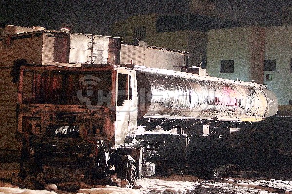 بالصور ..حريق صهريج وقود ومحطة محروقات بملز الرياض