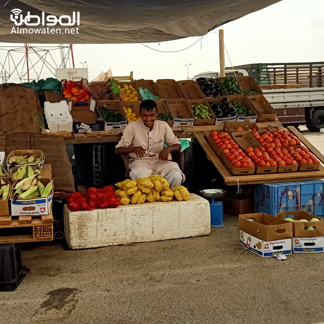 صور.. البسطات العشوائية بأحد المسارحة فوضى ومنظر غير حضاري