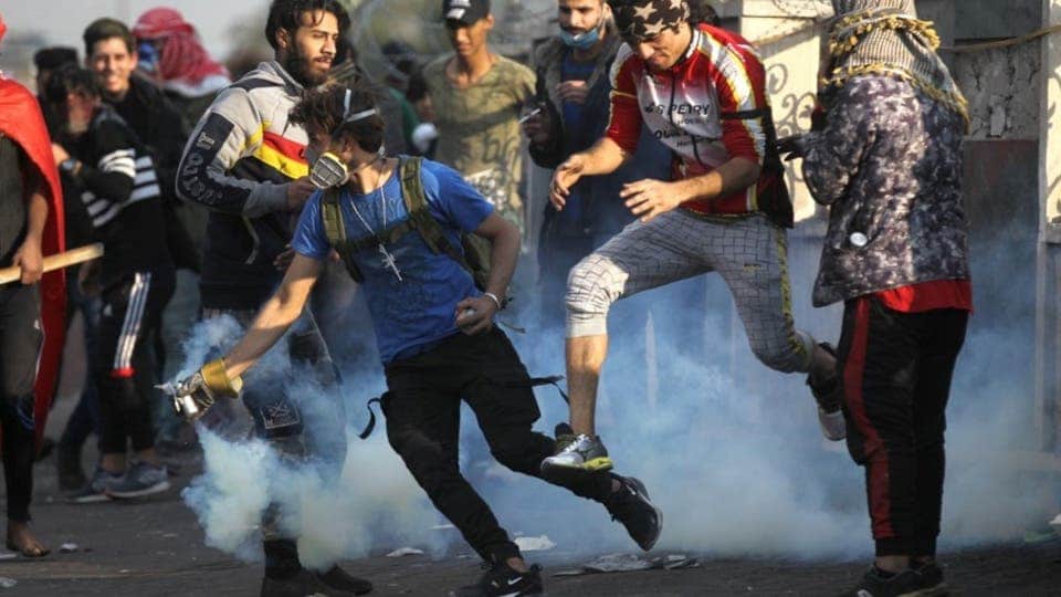 مجهولون يطلقون الرصاص الحي على المتظاهرين في الناصرية