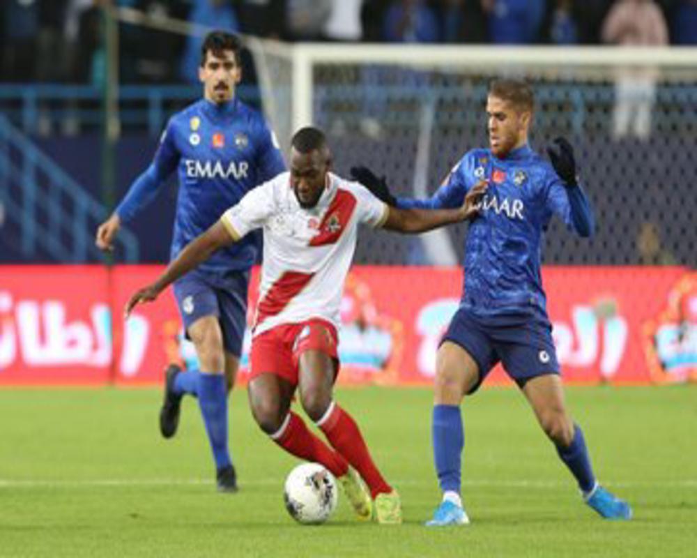 الهلال يُزيح النصر من الصدارة بثلاثية في الوحدة