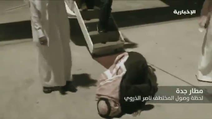 بالفيديو.. المواطن الذروي بين عائلته بعد 5 سنوات بسجون الحوثي