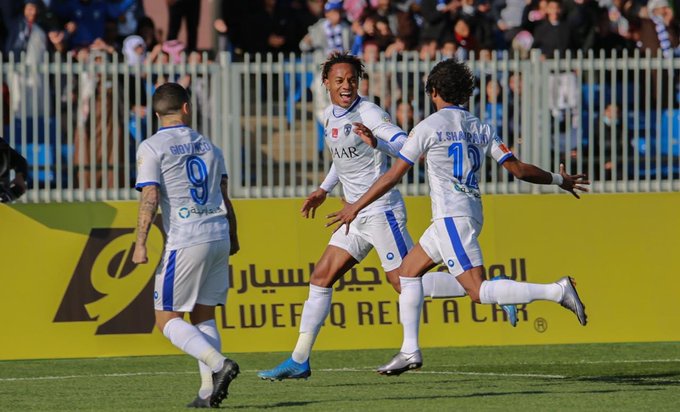 وسم مثير يُشعل تويتر بعد صدارة الهلال للدوري