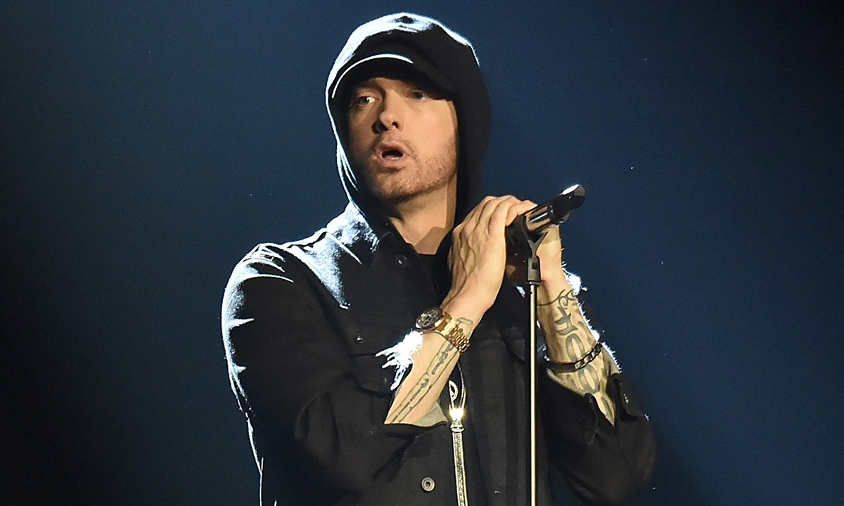 Eminem يفاجئ جمهوره بألبومه الـ11