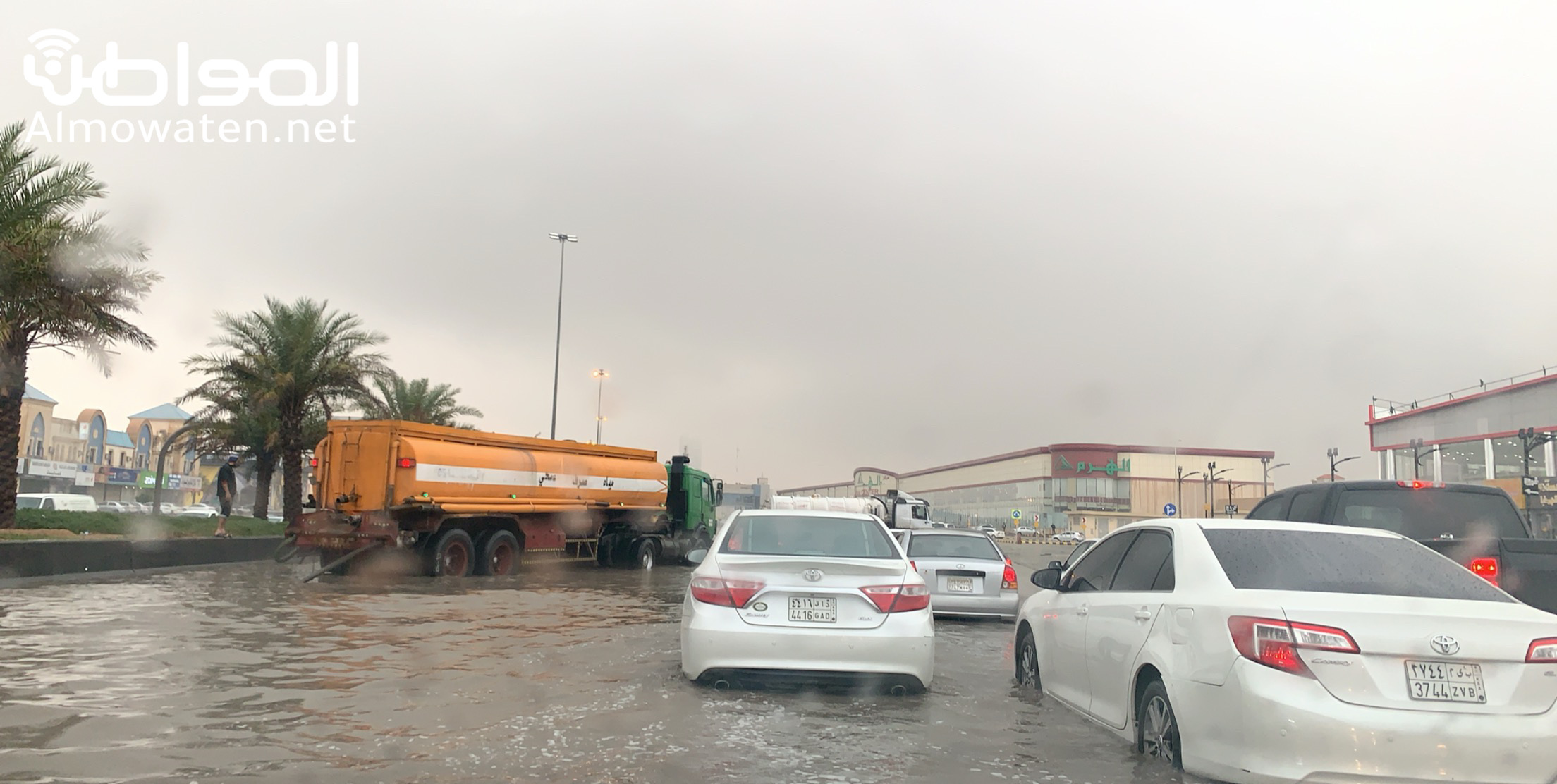“المواطن” توثق أجواء الرياض.. أمطار غزيرة وسماء ملبدة بالغيوم