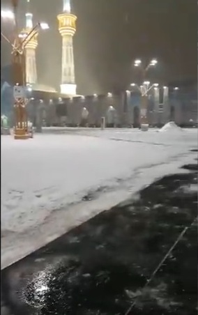 بالفيديو.. حقيقة ثلوج الحرم النبوي