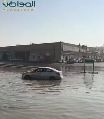 بالفيديو.. تضرر 100 سيارة في تجمع لمياه الأمطار بالدمام