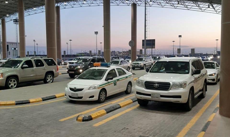 محافظ الحفر يوجه بالوقوف على تنظيم المسارات بمنفذ الرقعي