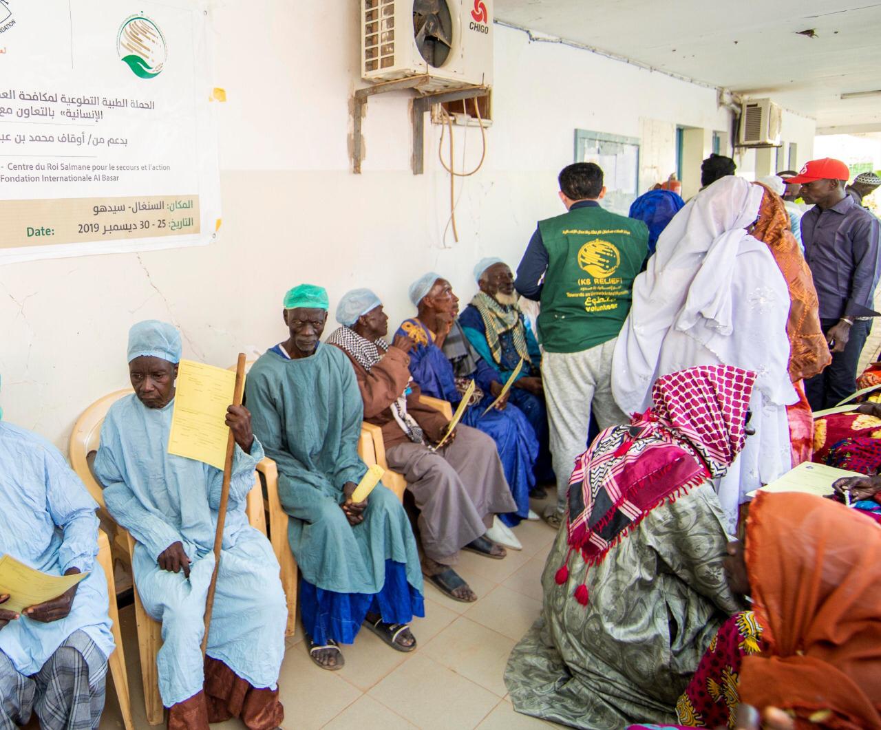 بالصور.. مركز الملك سلمان للإغاثة ينفّذ 30 حملة طبية تطوعية
