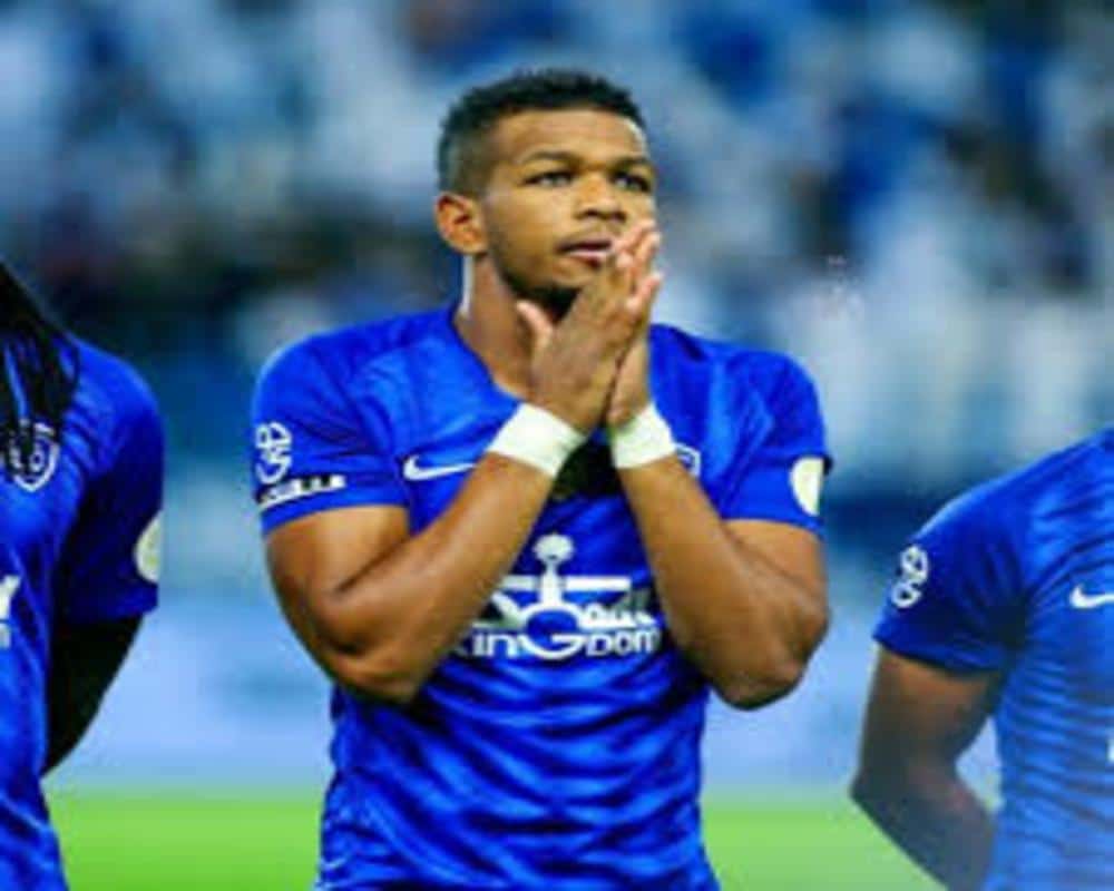 البليهي يُجدد عقده مع الهلال في هذا الموعد