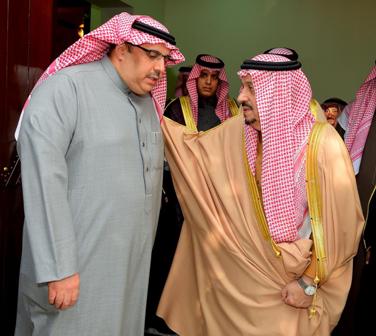 أمير الرياض يؤدي صلاة الميت على والدة توفيق السديري