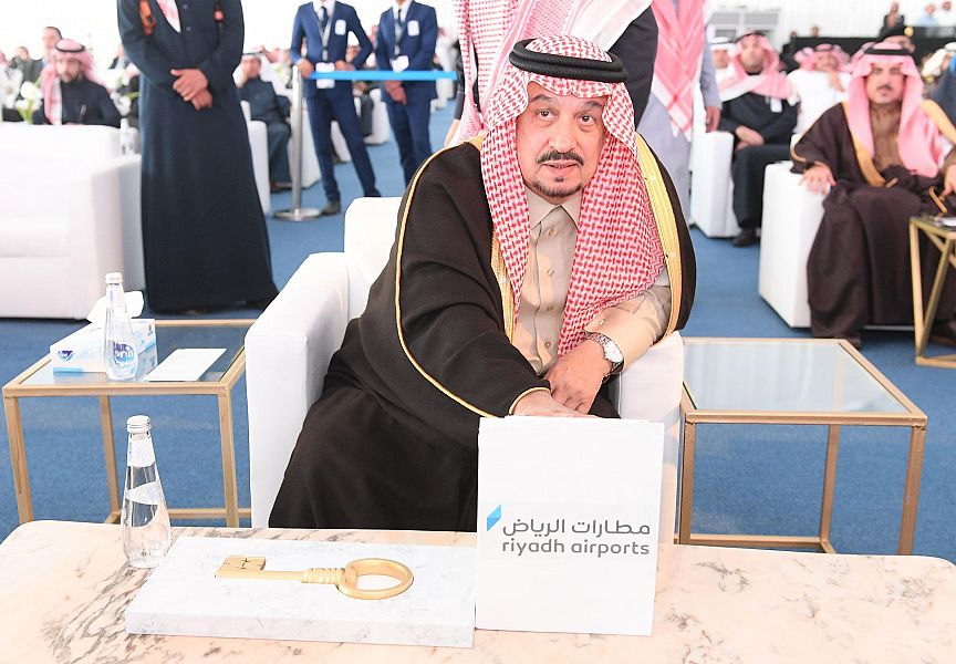 أمير الرياض يدشن قرية الشحن النموذجية بمطار الملك خالد