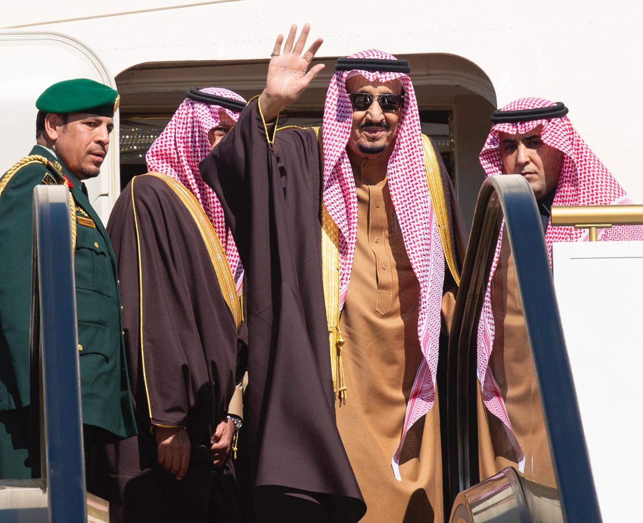 الملك سلمان يغادر إلى عمان لتقديم العزاء في السلطان قابوس