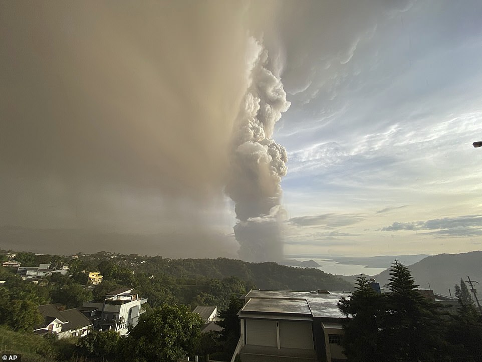 ثوران بركان في جزيرة جنوب اليابان