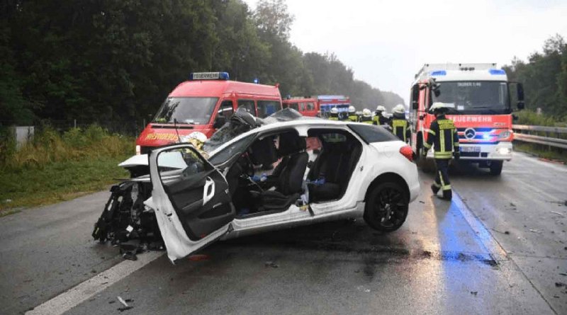 الخسائر 100 ألف يورو .. حادث مروع بسبب الأكل أثناء القيادة!