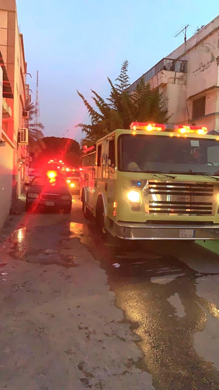 إنقاذ 4 أشخاص في حريق مبنى بالقطيف