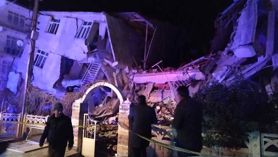 ارتفاع عدد ضحايا زلزال تركيا إلى 14 قتيلا و 270 مصابا