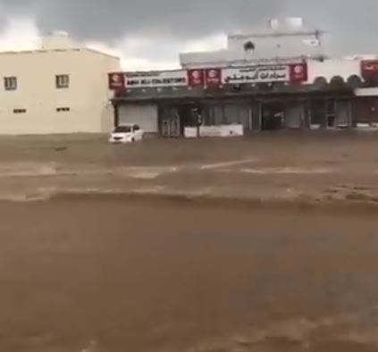 فيديو.. جريان السيول في المعبيلة جنوب عمان