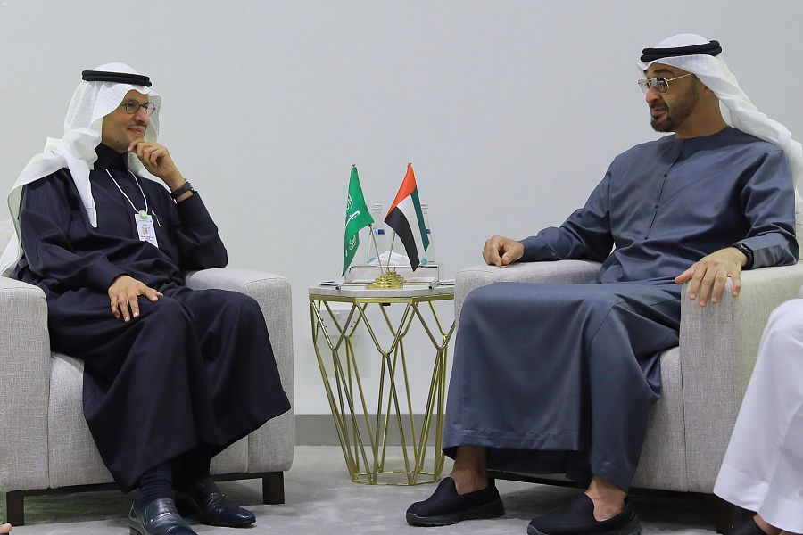 عبدالعزيز بن سلمان يبحث مع ولي عهد أبوظبي التعاون المشترك