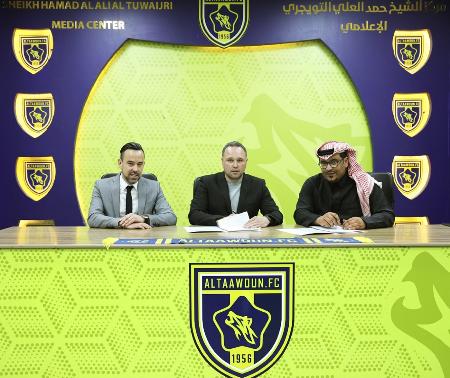 صور.. فيتور كامبيلوس يوقع عقد تدريب التعاون رسميًّا
