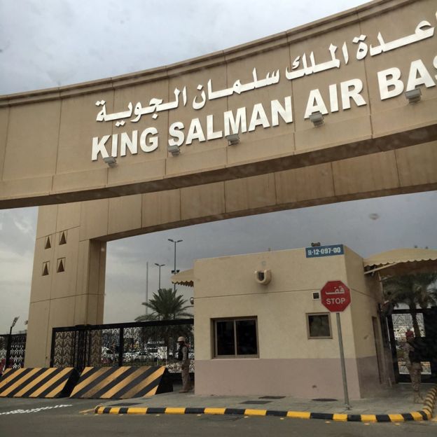 التحالف: وصول 6 أسرى سعوديين لقاعدة الملك سلمان الجوية