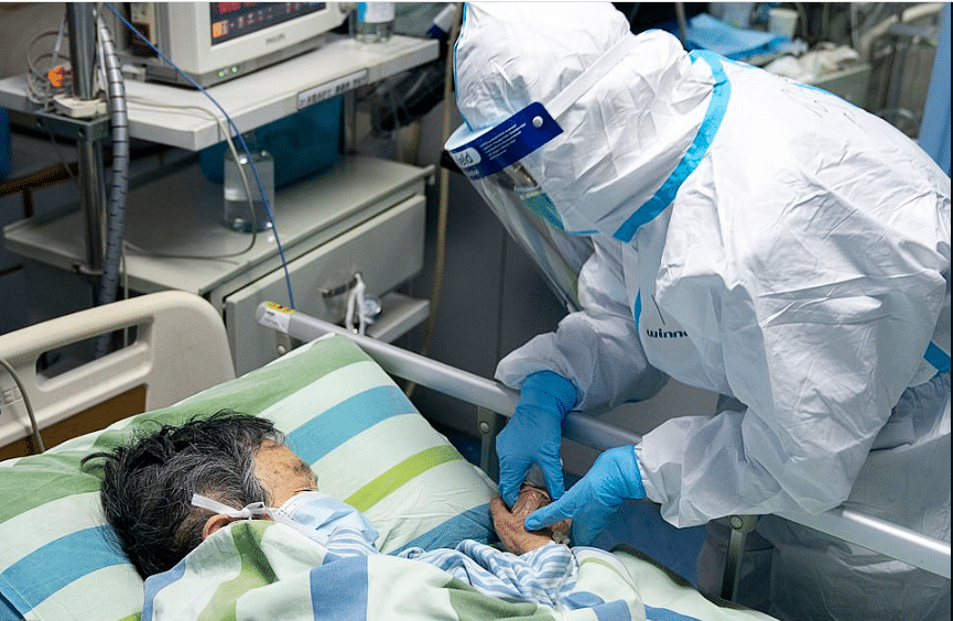 ممرضة صينية تزعم إصابة 90 ألف شخص بالفيروس