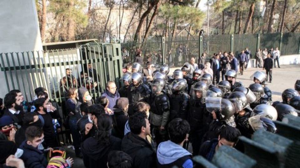 إصابات بإطلاق نار على متظاهرين في إيران
