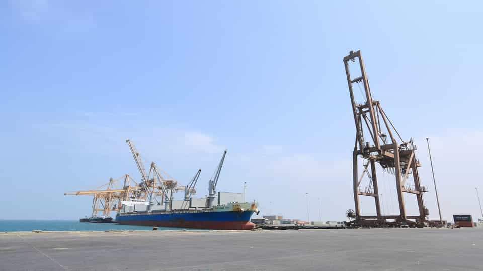 البرلمان العربي: استهداف الحوثيين ميناء الحديدة تهديد خطير لحرية الملاحة