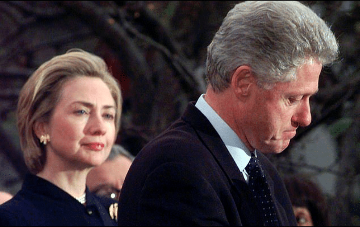 بعد 22 عامًا على الفضيحة بيل كلينتون ممتن لـ هيلاري 