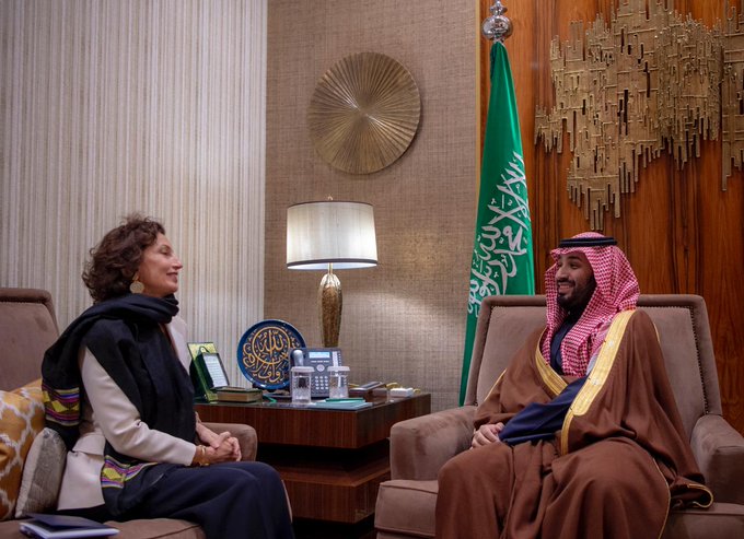 ولي العهد يستعرض المبادرات والبرامج السعودية الثقافية مع مديرة اليونسكو
