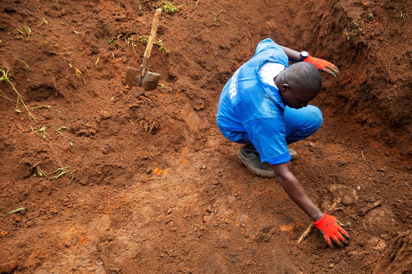 اكتشاف 6033 جثة بمقابر جماعية في بوروندي.. ما قصتهم؟