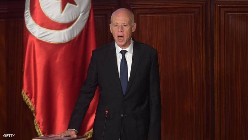 رئيس تونس يلوح بحل البرلمان والدعوة لانتخابات مبكرة